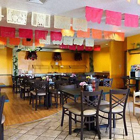 Clarion Inn & Suites Kissimmee-Lake Buena Vista South 